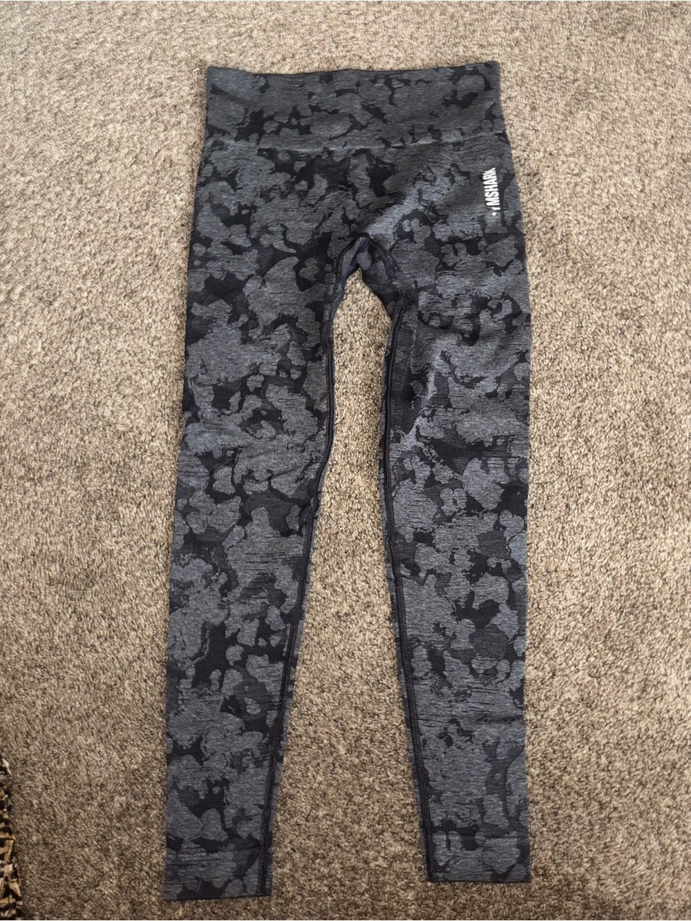 Gymshark Adapt Gray and Black Camo Cropped Leggings - Picture 7 of 8